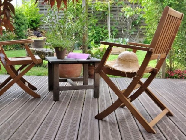 Une terrasse en lame de bois composite