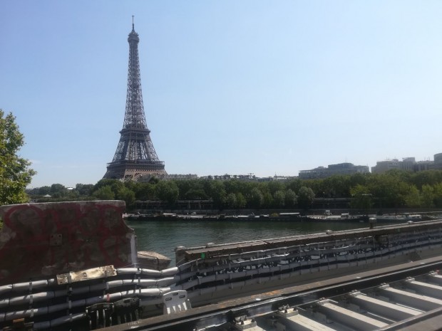 Un chantier sous le nez de la tour Eiffel