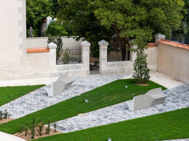 Vue du jardin du carré des lettres, à La Rochelle