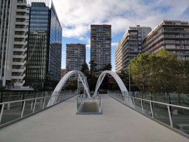 Une ouverture de l'île sur La Défense. 