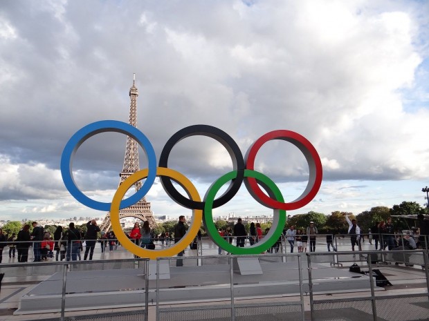 Les anneaux olympiques place du Trocadéro