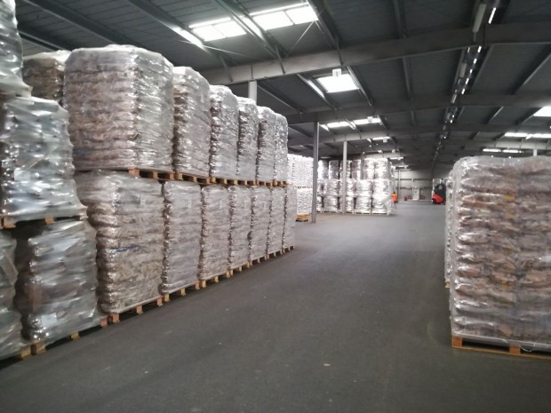 Stock de bois de chauffe à la bois factory 42