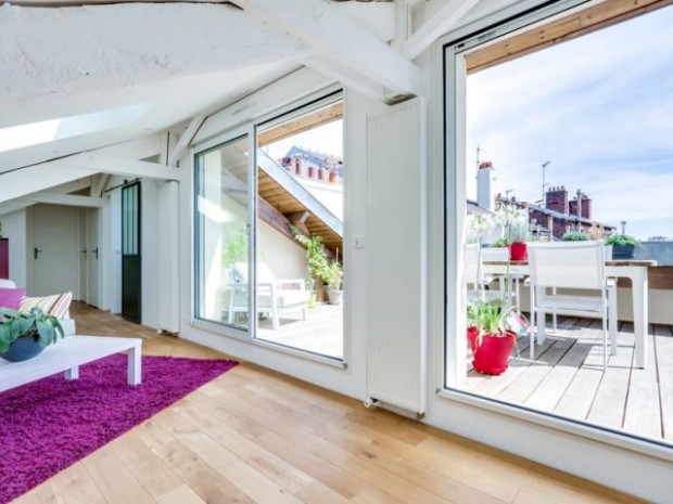 Un deux-pièces transformé en duplex avec terrasse sur le toit