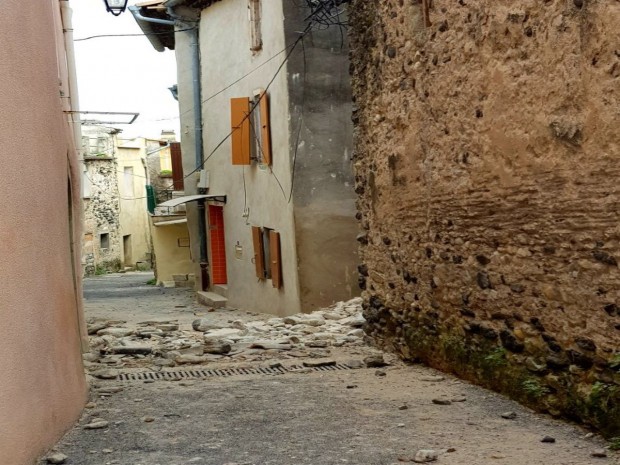 Une rue du Teil après le séisme de novembre 2019