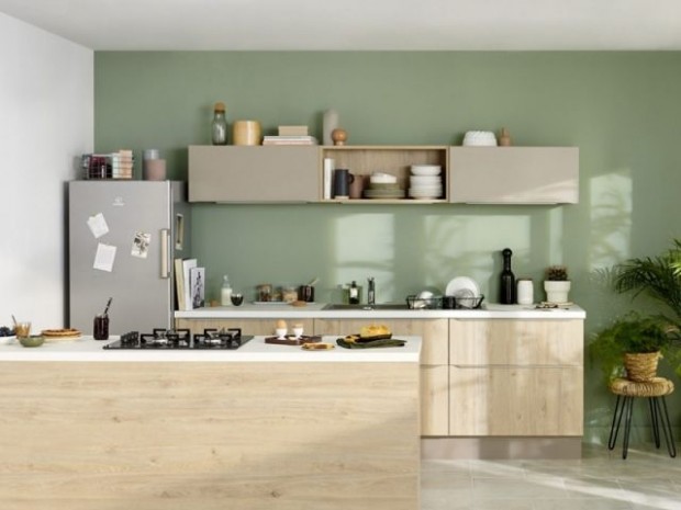 Un mur vert amande dans la cuisine
