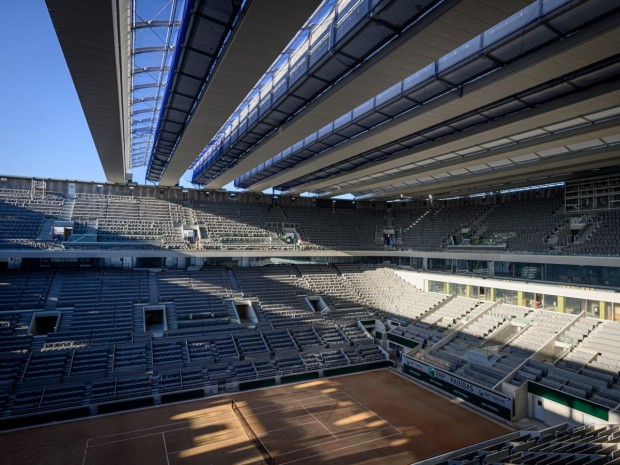 A Roland-Garros, un toit rétractable couvre le court central