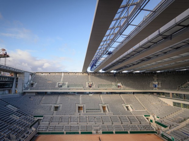 A Roland-Garros, un toit rétractable couvre le court central