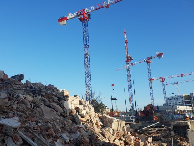 Chantier déconstruction grue