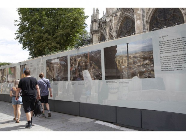 Exposition sur les corps de métiers travaillant sur Notre-Dame de Paris.