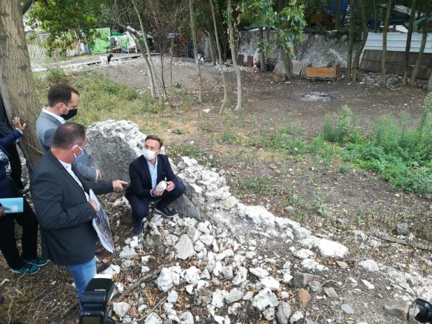 Visite de Stéphane Bern aux murs à pêches, août 2020