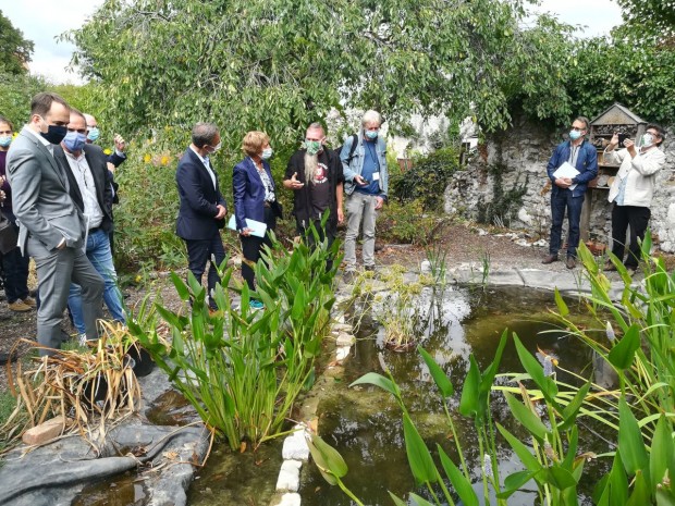 Visite de Stéphane Bern aux murs à pêches, août 2020