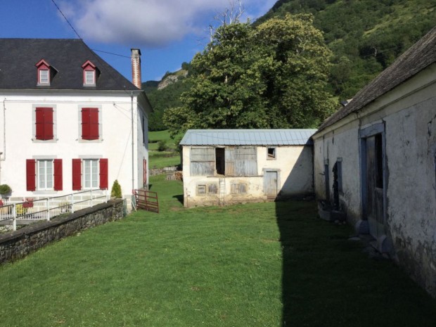 Bergerie-grange à foin et poulailler à Salles