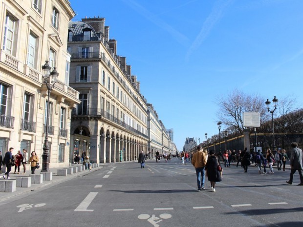 Circulation rue de Rivoli (Paris)