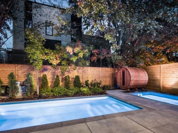 Une terrasse avec piscine et sauna