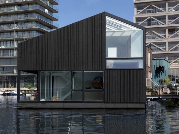 Une maison flottante au design optimisé