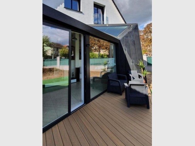 Une chaleureuse terrasse en bois