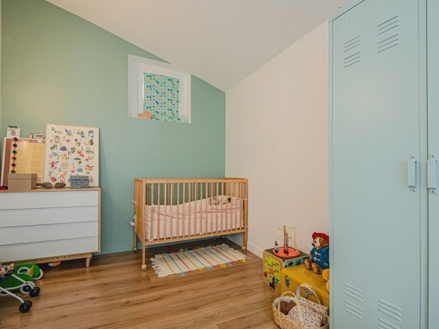 Du bleu pastel dans la chambre du bébé