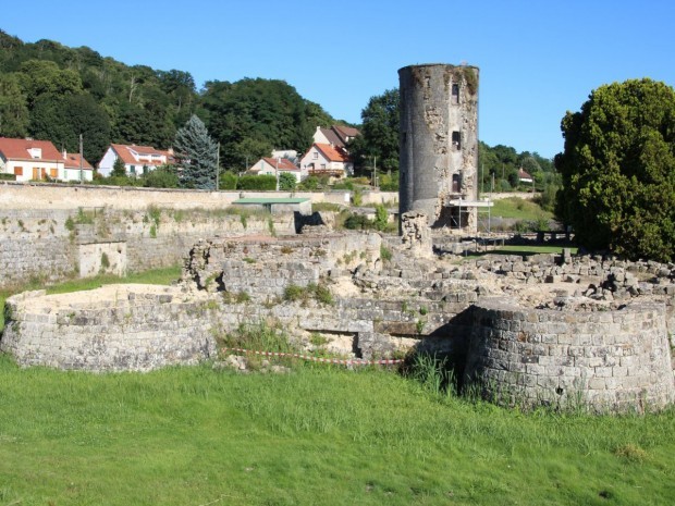 Tour Henri IV du château de Montagu à Marcoussis