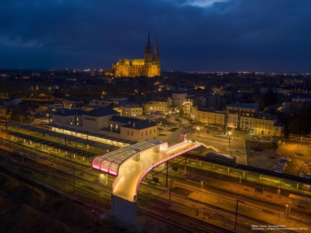 Passerelle gare Chartres 04