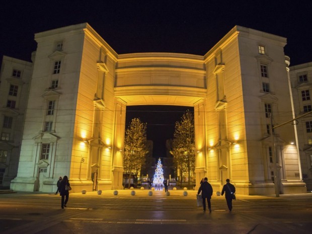 Quartier Antigone à Montpellier, de nuit