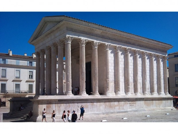 La Maison Carrée Nîmes. 