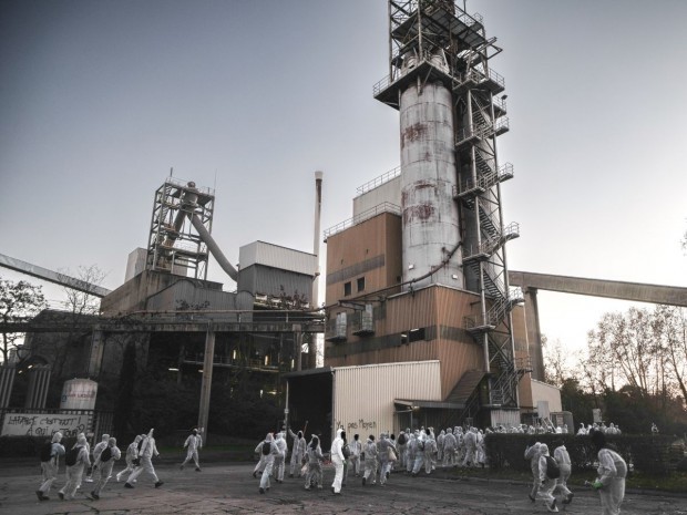 Lafarge attaque militants écologistes usine Bouches-du-Rhône