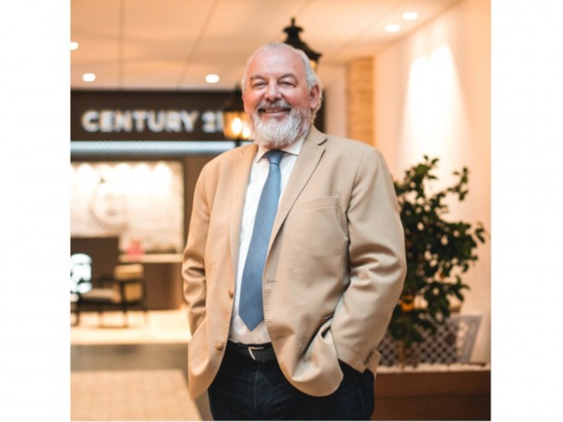 Charles Marinakis, Century 21