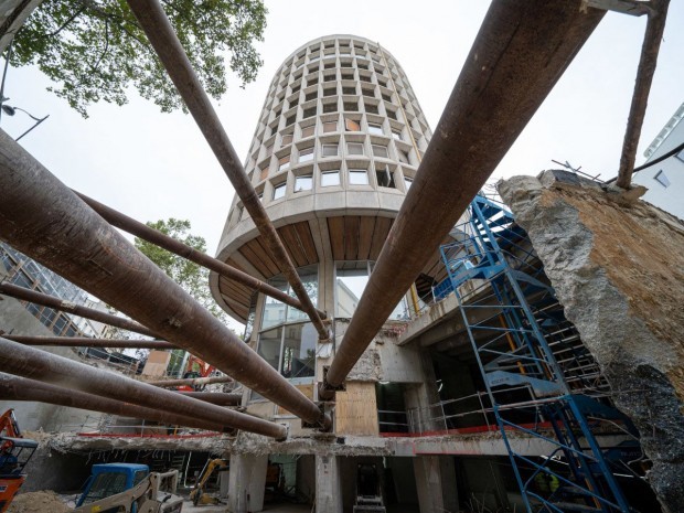 Chantier de réhabilitation de la tour Racine, à Paris.