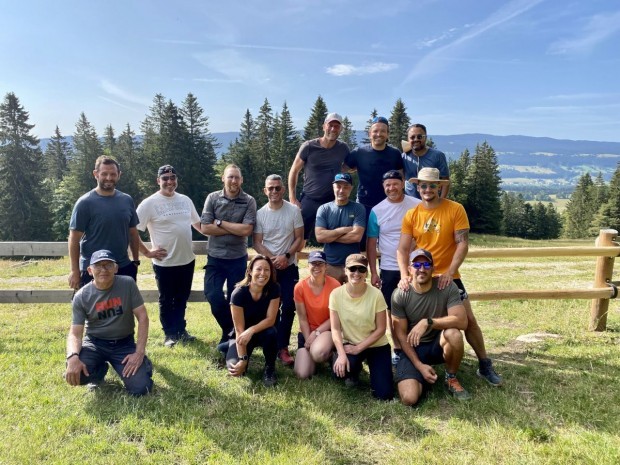 En el Jura suizo, trabajadores de la construcción salen a caminar para concienciar sobre el clima