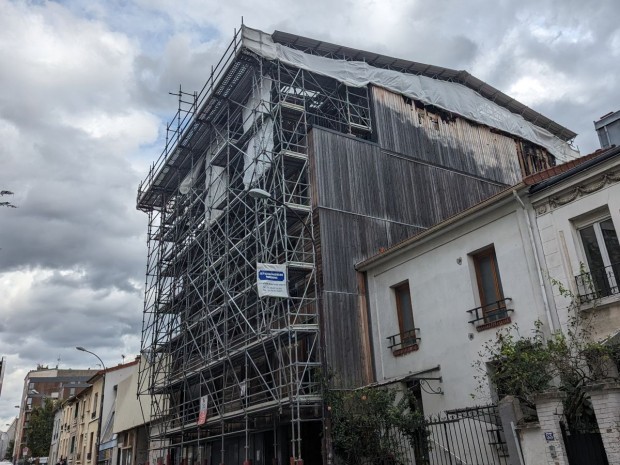 Un bâtiment résidentiel incendié à Montreuil.