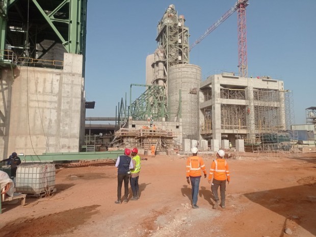 Chantier de la cimenterie de Dakar