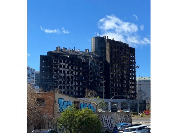 L'immeuble, à Valence, après l'incendie. 