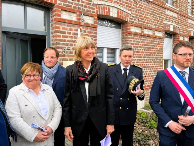 Létard, ministre en charge de l' inauguration de la cité Saint-Pierre à Condé sur Esnaut (59)  le 22 avril 2025