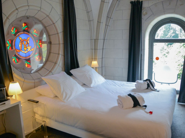 Une chambre du S?z? Hôtel dans la chapelle Notre-Dame des Anges à Nantes