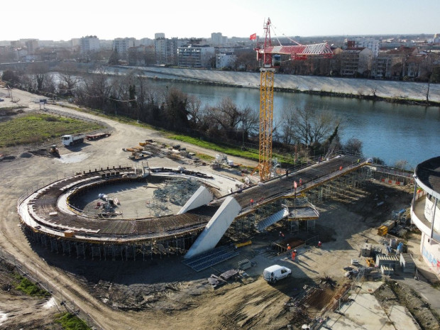 Chantier de la passerelle Robert-Poujade, à Toulouse.