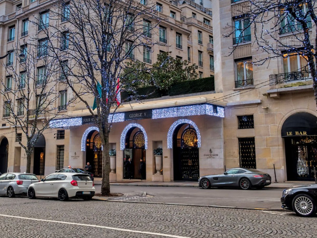 Avenue George V, au sein du Triangle d'or.