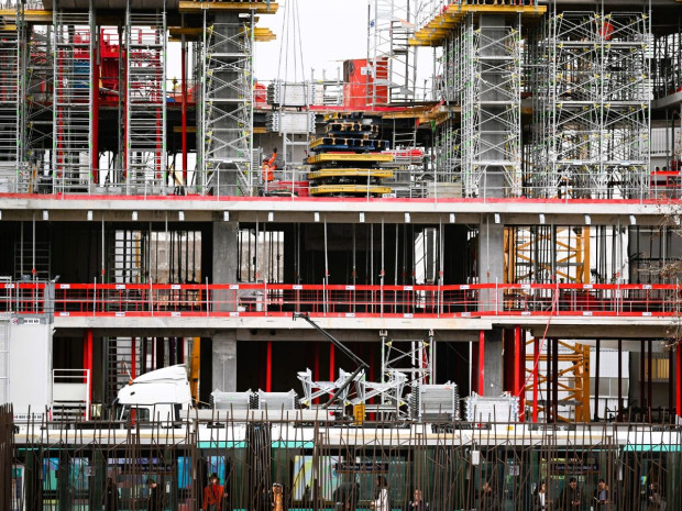 Chantier de construction de logements à Paris en 2024