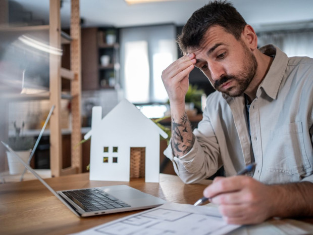 Architecte fatigué stressé