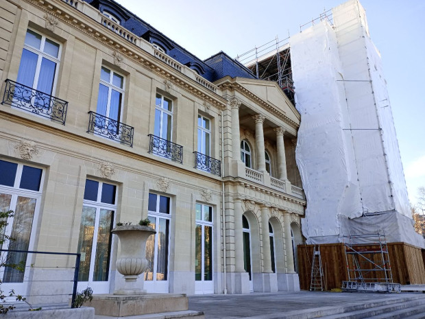 Fa&ccedil;ade du ch&acirc;teau de la Muette en chantier