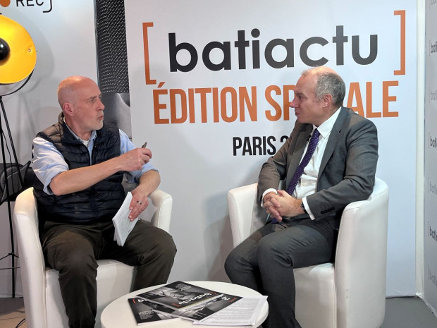 Fran&ccedil;ois Gemenne, politologue et ex rapporteur du 6&egrave;me rapport du Giec et Steve Carpentier, chef de rubrique industrie et n&eacute;goce &agrave; Batiactu