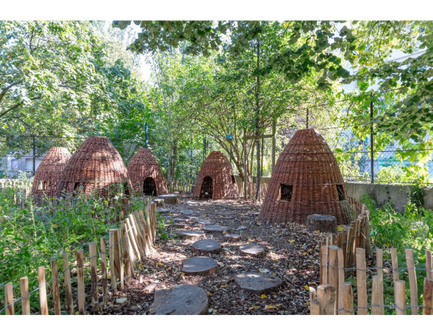 Cours d'&eacute;cole oasis