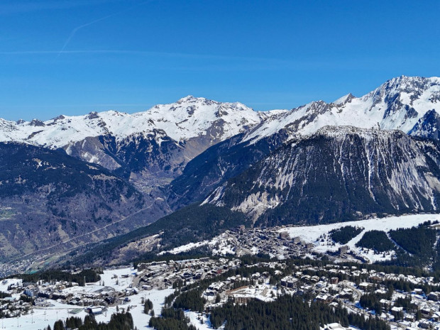 Vue a&eacute;rienne Courchevelle et Bozel