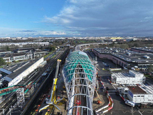 La gare du Parc des expositions de Villepinte et son viaduc