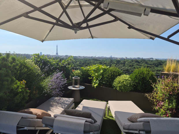 Une terrasse en toiture transform&eacute;e en une ...