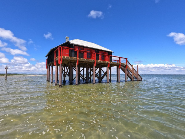 Dans le bassin d'Arcachon, la cabane tchanquée de ...