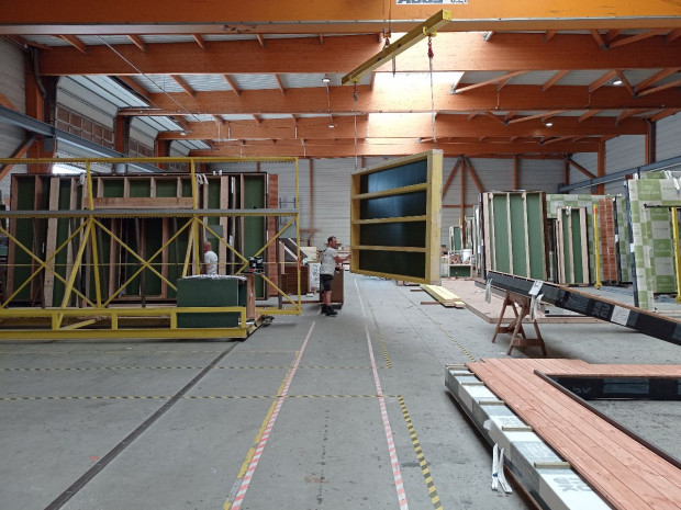 Dans la construction bois, le breton Trecobat joue ...
