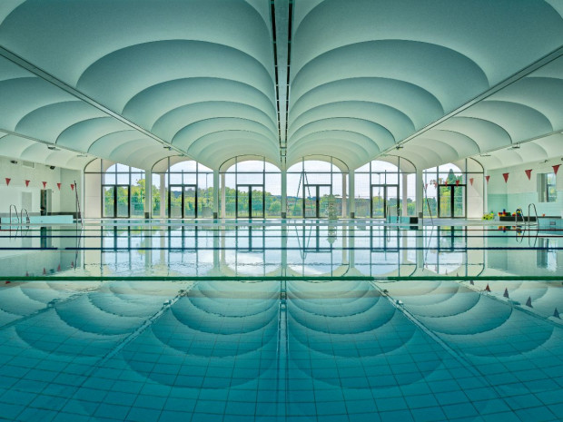 À Saint-Rémy-de-Provence, une piscine emprunte ...