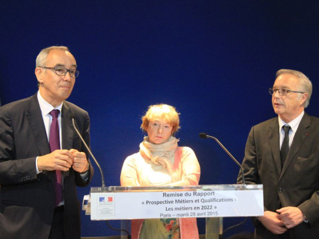 Remise du rapport du groupe prospective des m&eacute;tiers et qualifications 