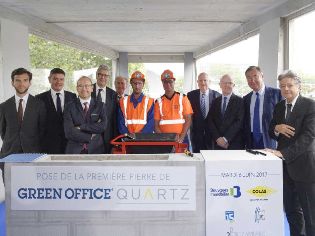 Pose de la premi&egrave;re pierre de Green Office&reg; Quartz &agrave; Issy-les-Moulineaux (Hauts-de-Seine), futur si&egrave;ge social de Colas