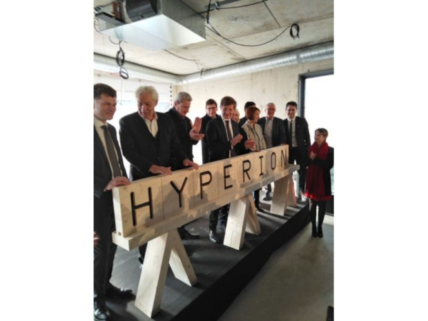 Pose du premier bois de la tour Hyp&eacute;rion